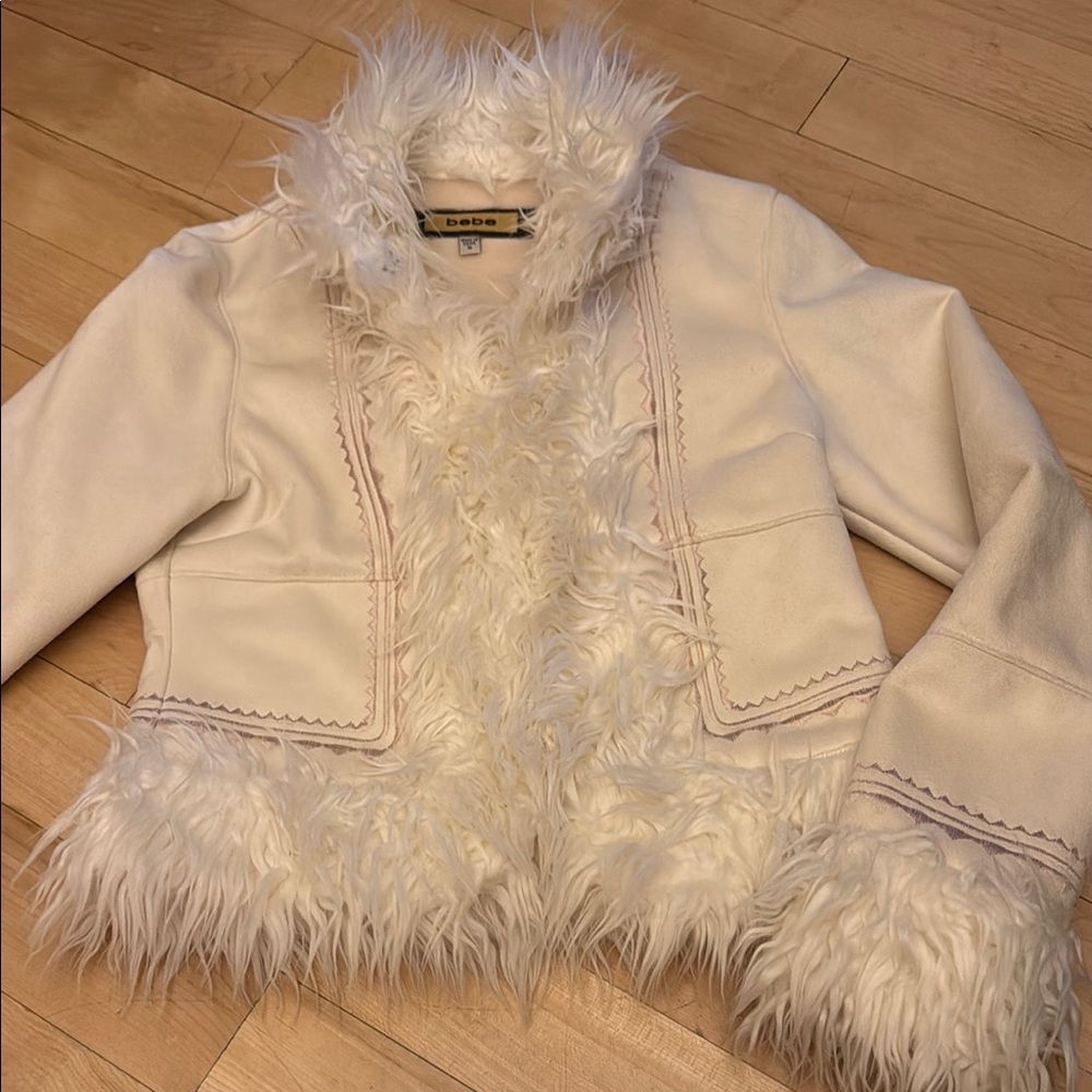 Bebe Cream Faux Fur Trim Jacket Size M like new Suede